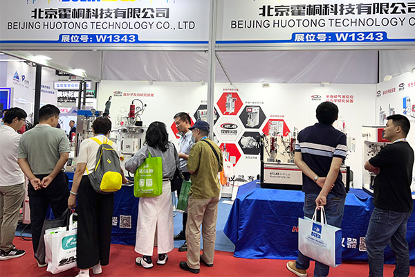 在“第二十届北京分析测试学术报告会暨展览会”上 jn江南,江南体育官方网站,JN体育,jn江南·体育登录入口反应釜使得众多观展者兴趣盎然！配图